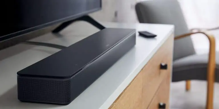 La Bose Soundbar 300 fait ses débuts avec AirPlay 2, la commande vocale, etc.