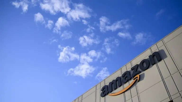 Amazon rapporte que plus de 19000 employés de première ligne américains avaient COVID-19