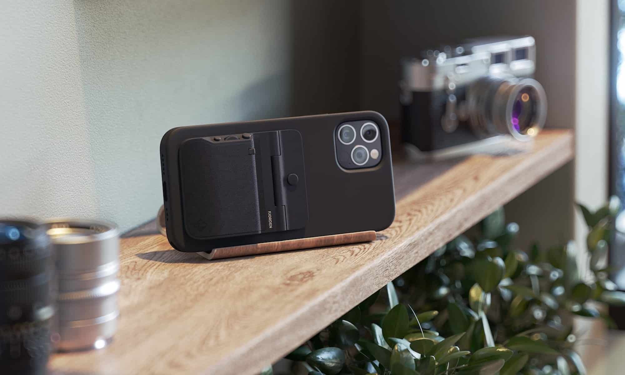 This pocketable iPhone camera grip makes your iPhone feel just like a real camera