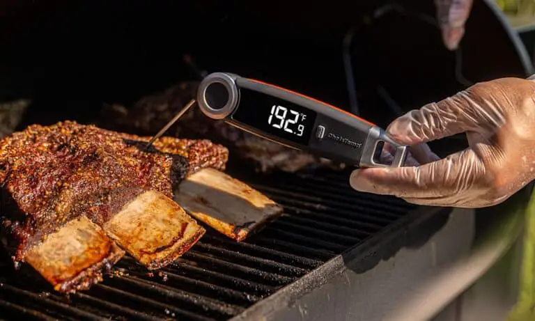Le thermomètre pour barbecue ChefsTemp Finaltouch X10 donne des lectures rapides