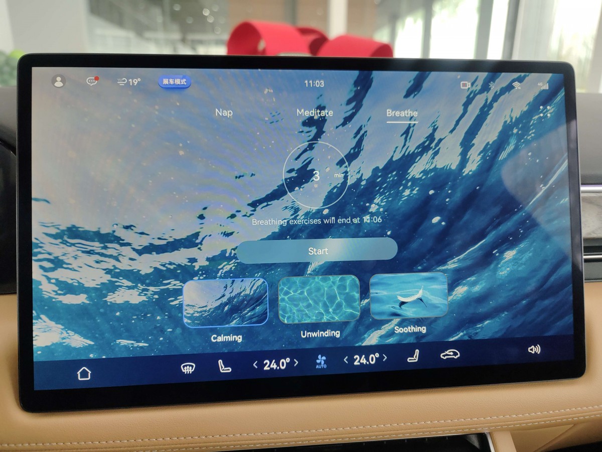 We test Huawei HarmonyOS... in a car