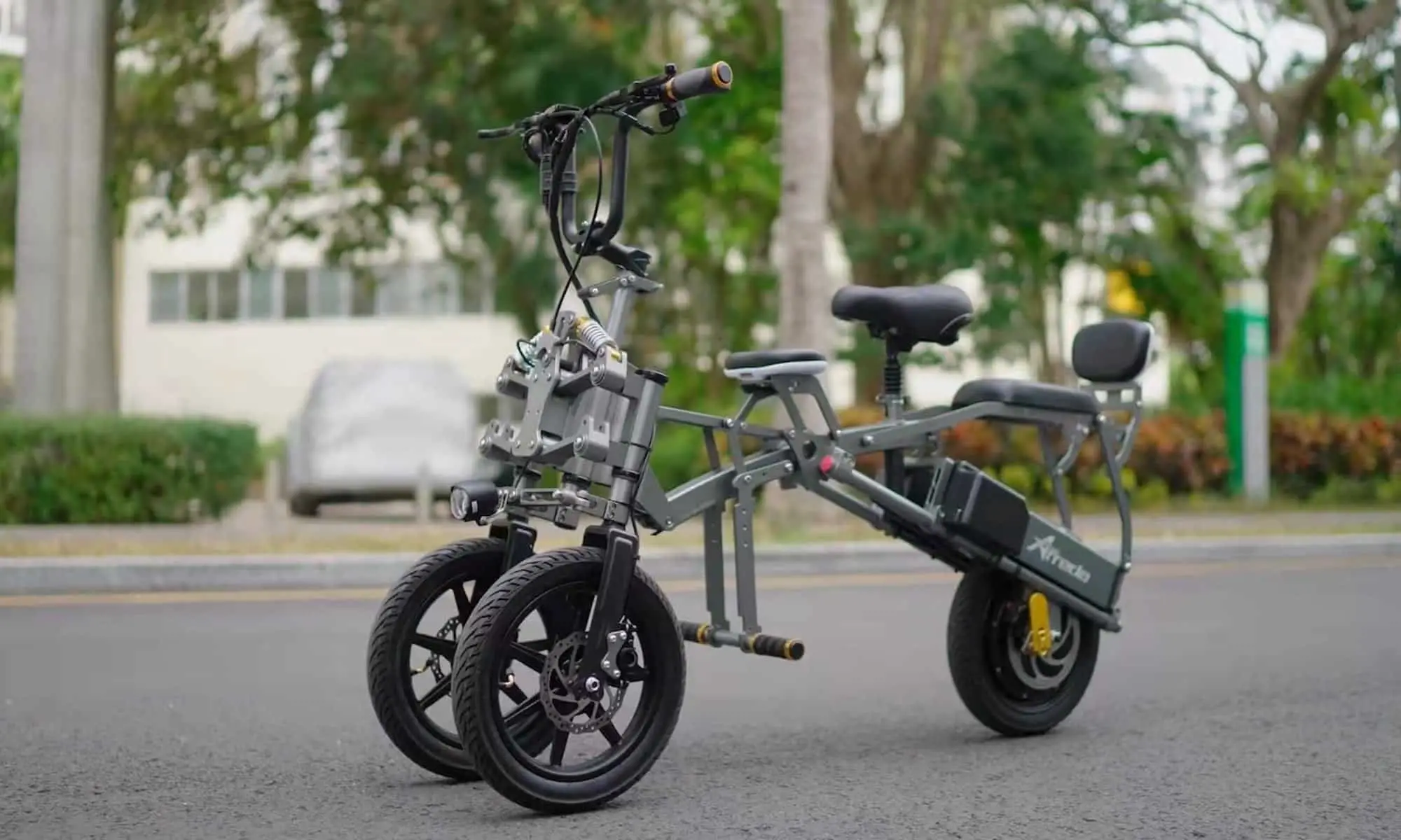 Meet the reverse 3-wheeler that folds in 1 second and adapts to any terrain