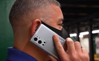 OnePlus 9 Pro tenu par Jaime Rivera en vidéo test